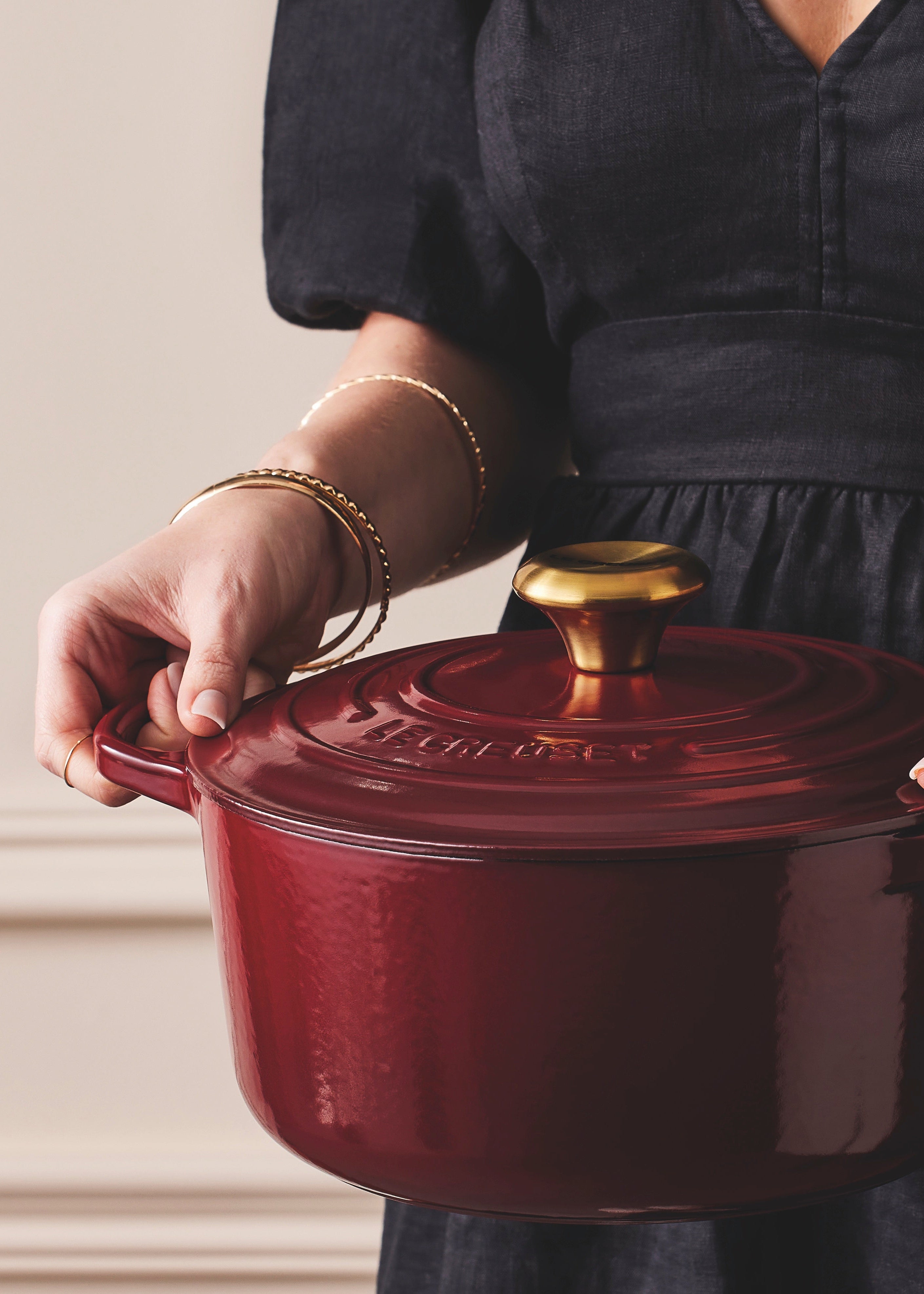 Garnet Cast Iron Round Casserole  — 26cm / 5.3L